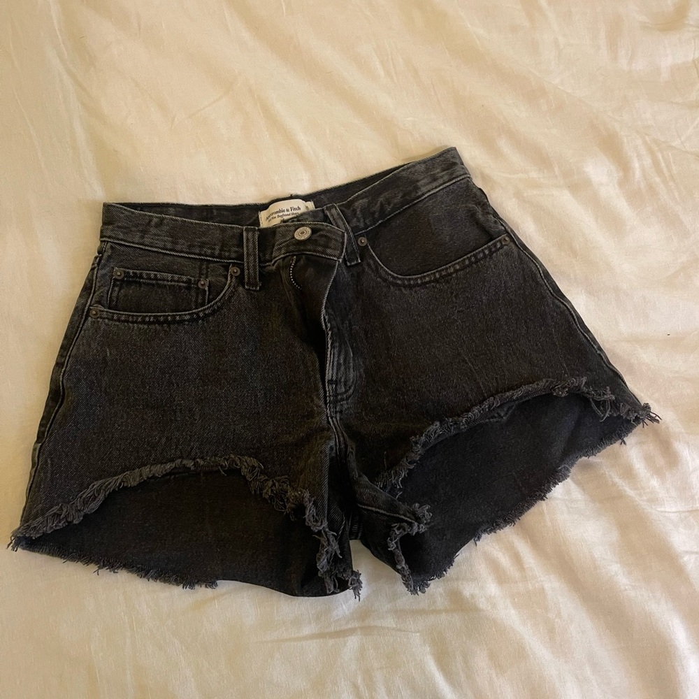 Abercrombie & Fitch | Curve Love Mid-Rise Denim Shorts in Black Wash
